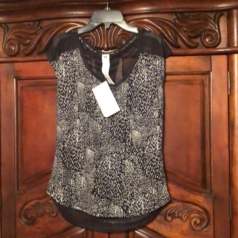 New Fabletics Black and White Top